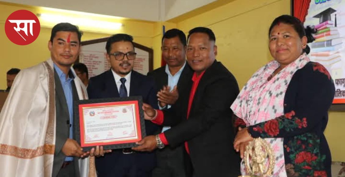 मरिण गाउँपालिकाद्वारा साहित्यकार निरुपम र जमरा सम्मानित